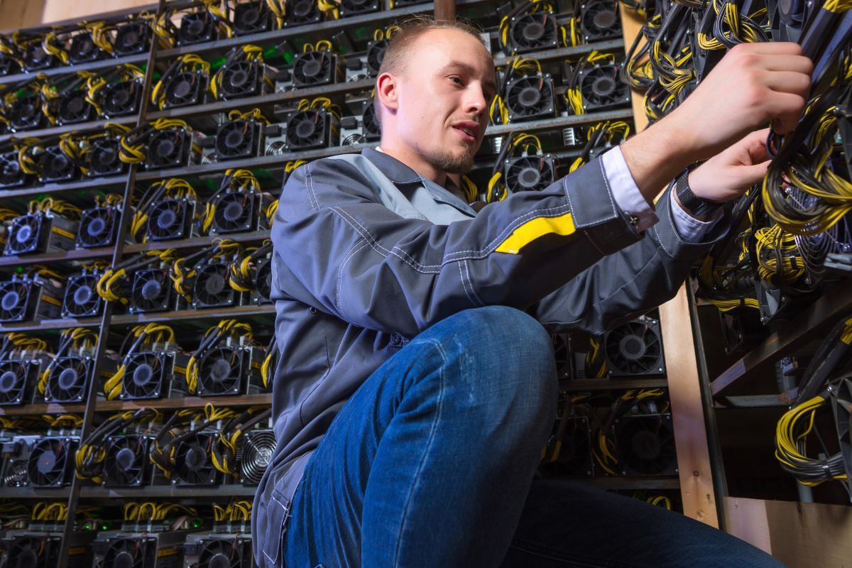 Minatul de criptomonede: Cum funcționează și mai este posibil?